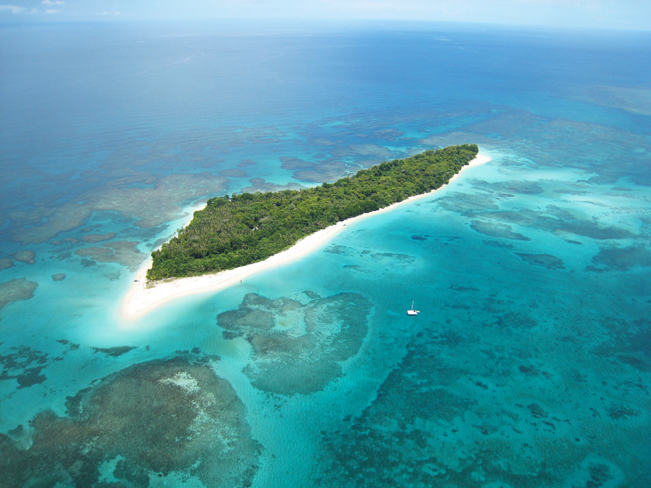 One of the gorgeous islands of Zapatilla perfect reef and beach